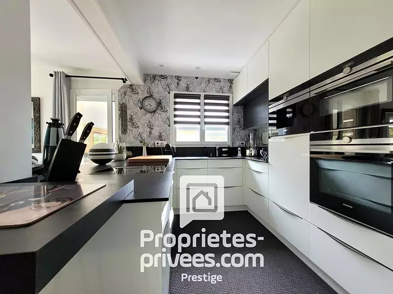 Maison, 196 m²