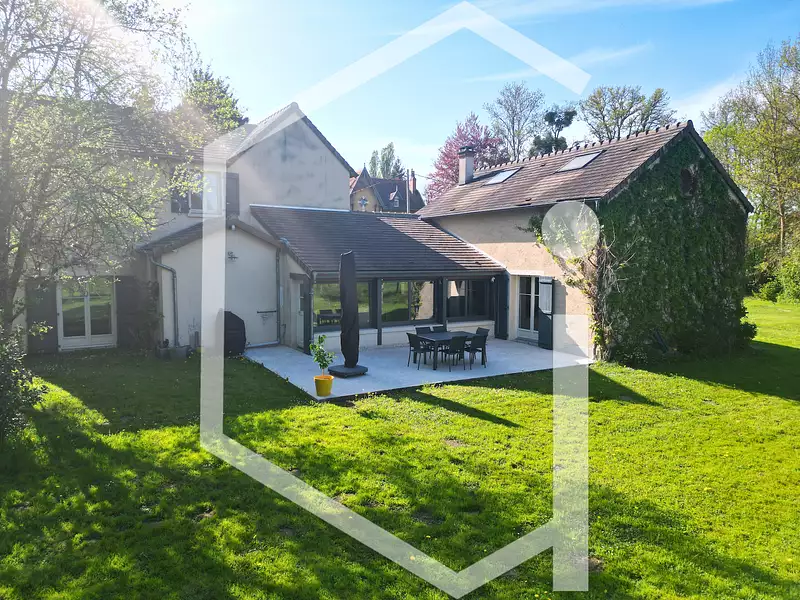 Maison, 240 m²