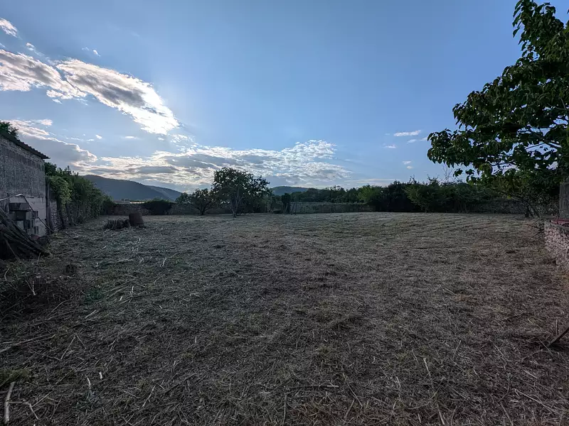 Terrain, 1 700 m²