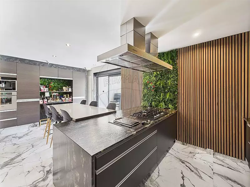 Maison, 255 m²