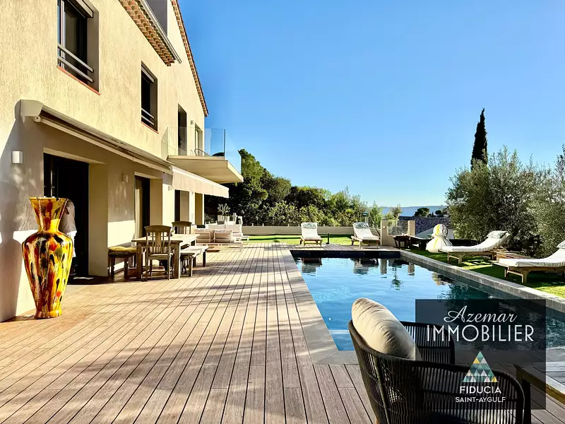 Maison, 245 m²