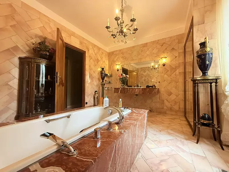 Maison, 245 m²