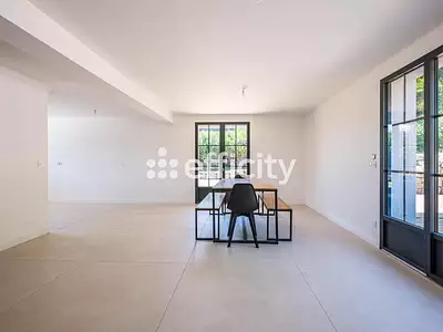 Maison, 215 m²