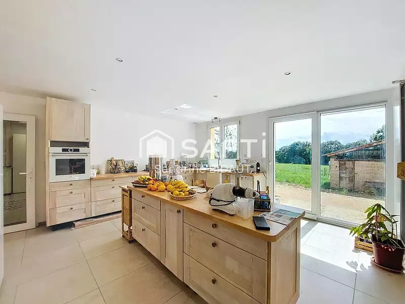 Maison, 225 m²