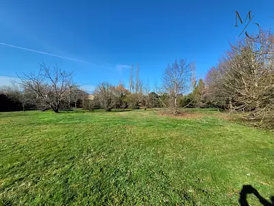 Terrain, 700 m²