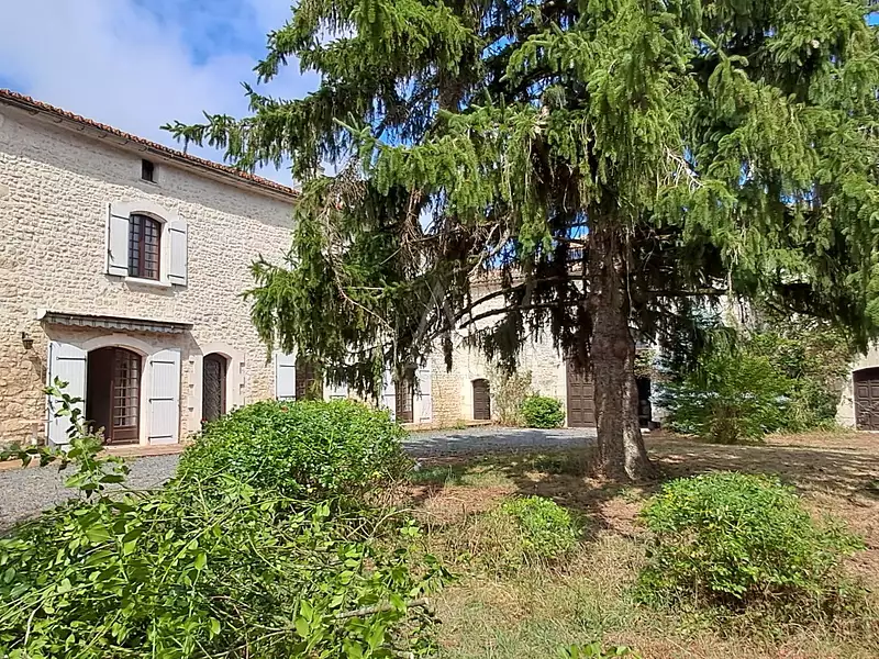 Maison, 225 m²