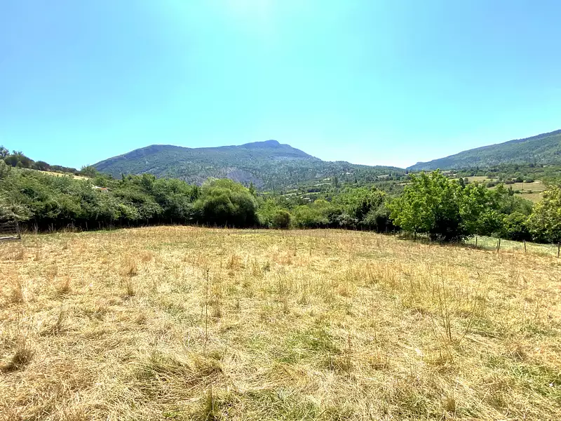Terrain, 1 058 m²
