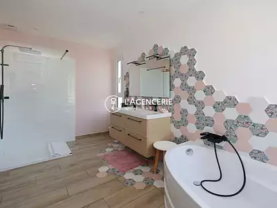 Maison, 210 m²