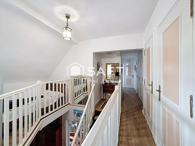 Maison, 232 m²