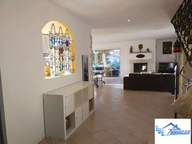 Maison, 240 m²