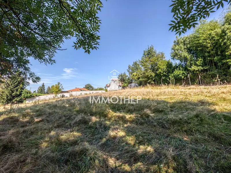 Terrain, 1 738 m²