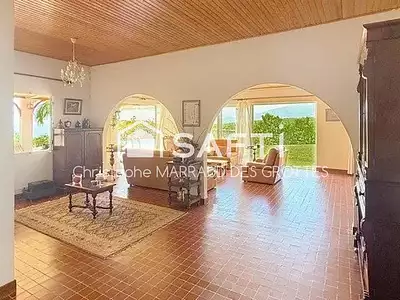 Maison, 221 m²