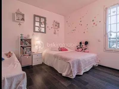 Maison, 225 m²
