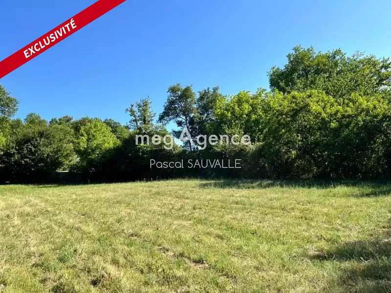 Terrain, 1 600 m²
