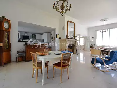 Maison, 303 m²
