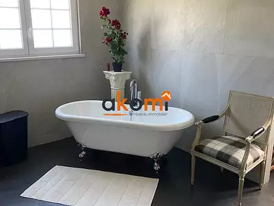 Maison, 240 m²