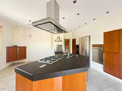 Maison, 235 m²