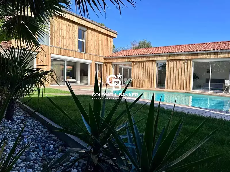 Maison, 240 m²