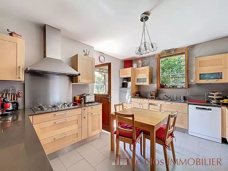 Maison, 204 m²
