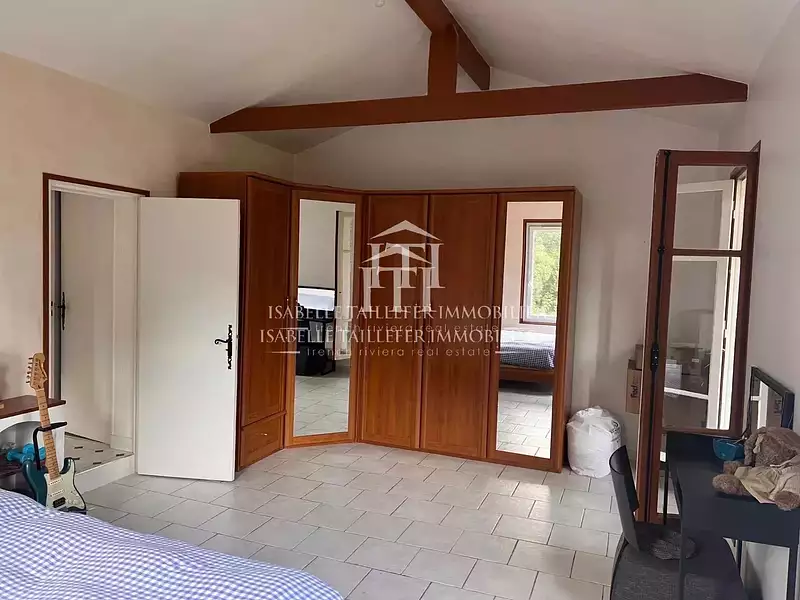Maison, 196 m²