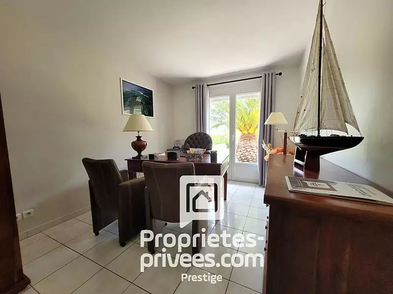 Maison, 196 m²
