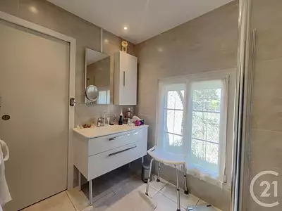 Maison, 255,6 m²