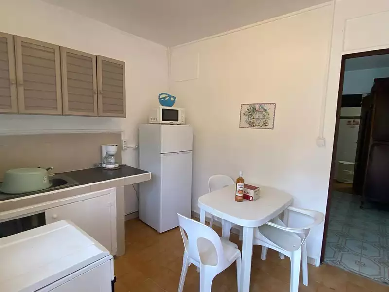 Immeuble, 648 m²