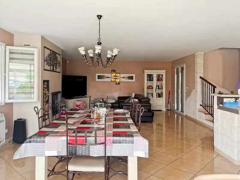 Maison, 235 m²