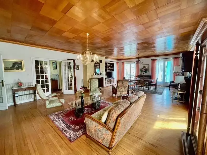 Maison, 281 m²