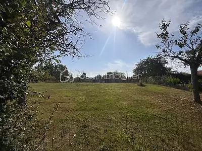 Terrain, 877 m²