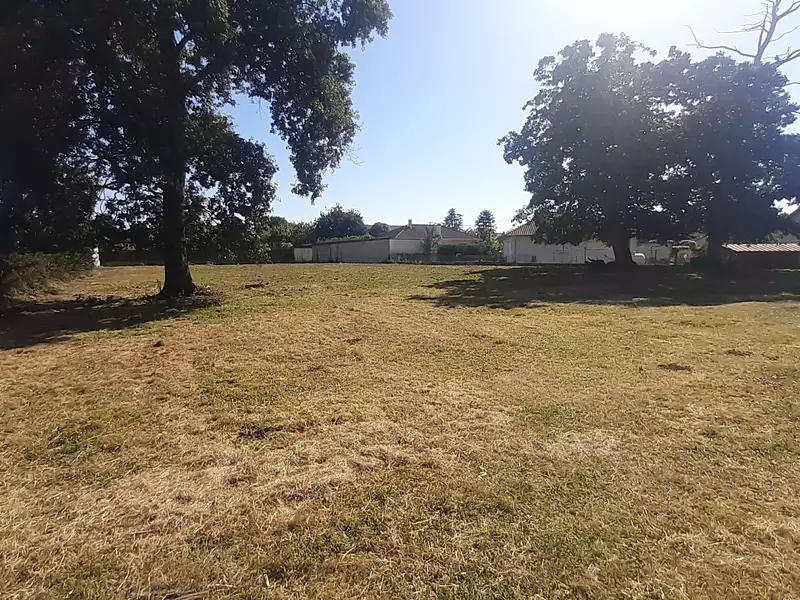 Terrain, 2 200 m²