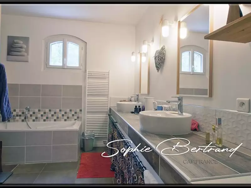 Maison, 236 m²