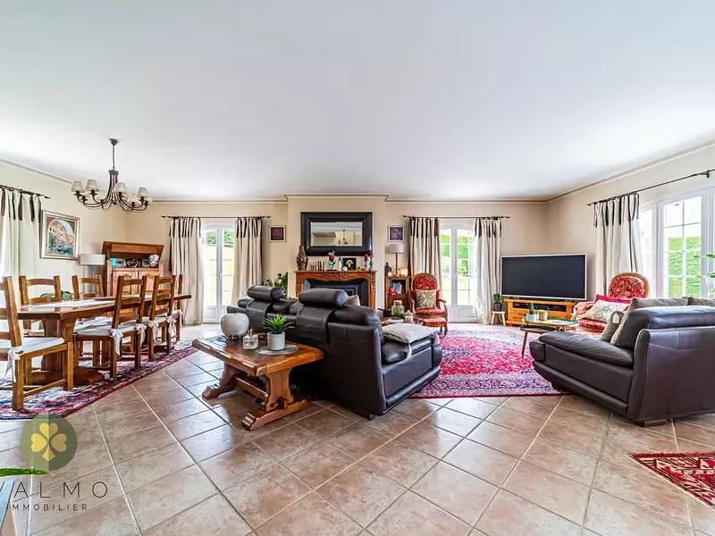 Maison, 266 m²