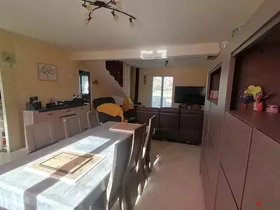 Maison, 166 m²