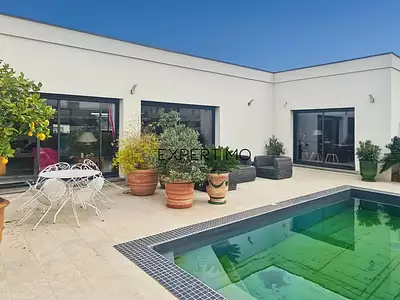 Maison, 157,6 m²