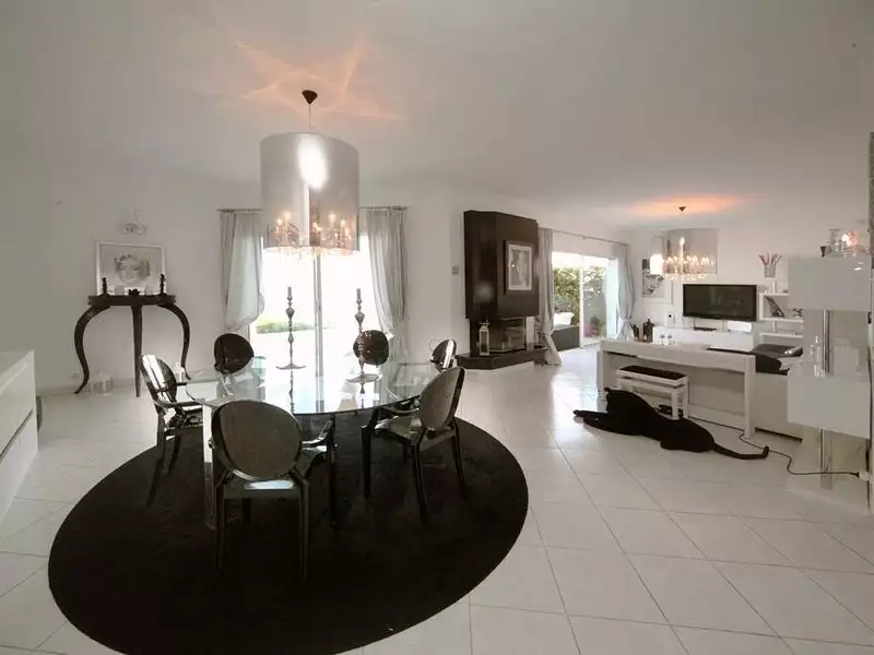 Maison, 457 m²