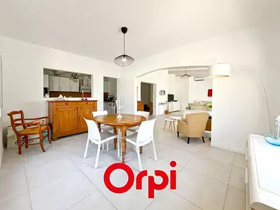 Maison, 240 m²