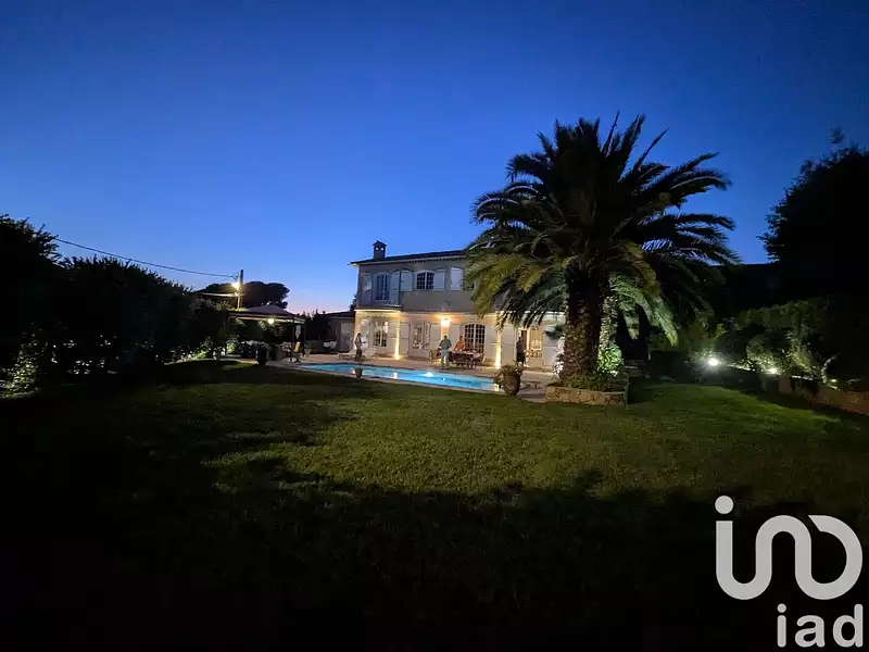 Maison, 197 m²