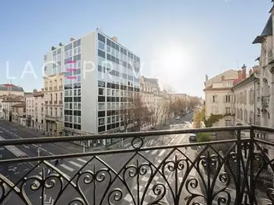 PLACE PRIVÉE : Nancy (54000), 11 Place des Vosges - Superimmo