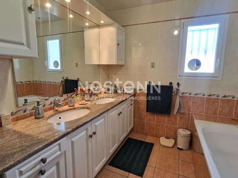 Maison, 227 m²