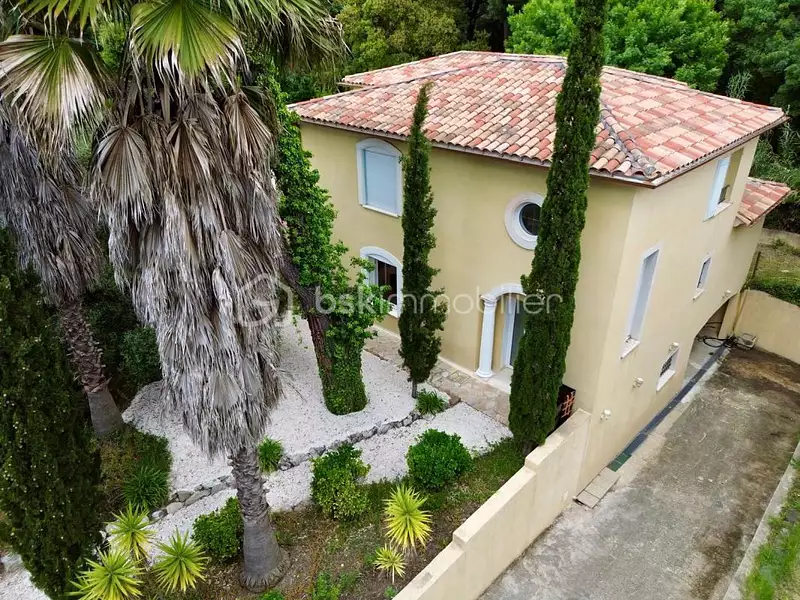 Maison, 191 m²
