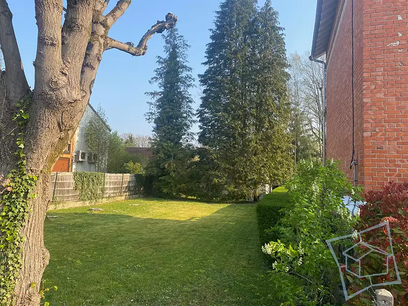 Terrain, 438 m²