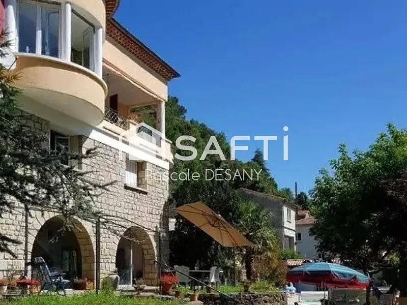 Maison, 275 m²