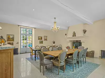 Maison, 749 m²