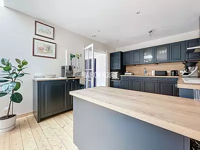 Maison, 235 m²