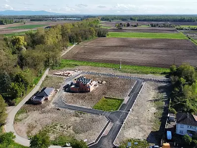 Les Anciens Bâtiments