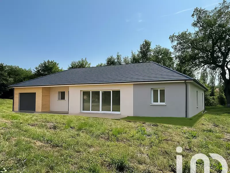 Terrain, 677 m²