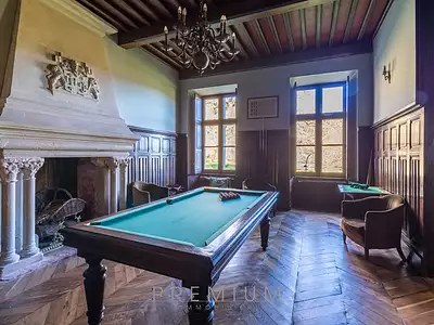 Maison, 890 m²