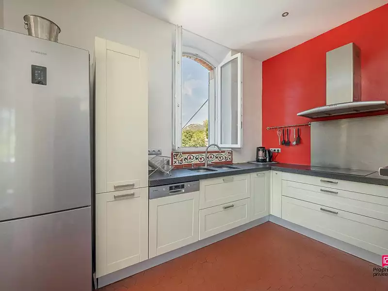 Maison, 196 m²