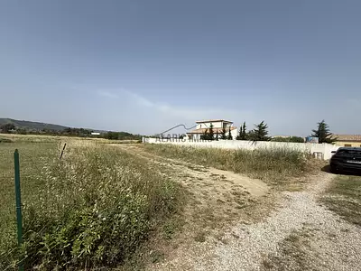 Terrain, 748 m²